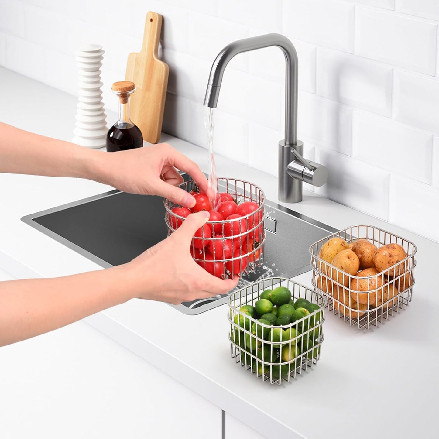 304 Stainless Steel Wire Mesh Fruit Basket Colander, 1.5L Countertop Storage Organizer for Fruits, Vegetables, Snacks.5.12 x 5.12 x 3.94 in (13cm,Rounded Square)
