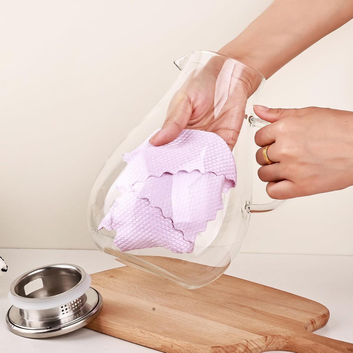 2500ml Glass Pitcher with Lid, 88 Ounces with Precise Scale Line, Hot/Cold Water Jug, Juice and Iced Tea Beverage Carafe with Lid