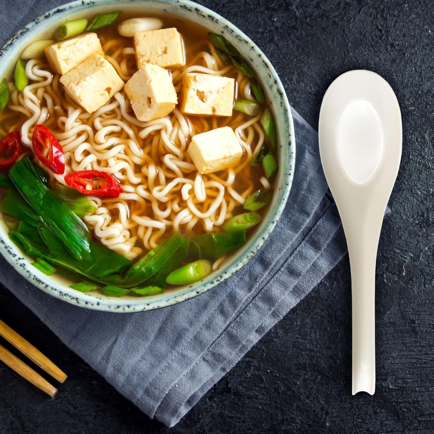 [600 COUNT] HAKOWARE Disposable Large Asian Soup Spoons with Hook, made from Crystalized Cornstarch, for Take-out Ramen Pho Noodles, Disposable Utensils Bulk Size Durable